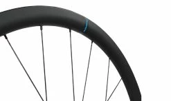 Roue Arrière Vélo Route Shimano RS710-C32 Carbone - Tubeless Ready - Center Lock 5 Roue Arrière Vélo Route Shimano RS710-C32 Carbone - Tubeless Ready - Center Lock -Promos Vélo Boutique jante roue shimano 105 rs710 cycletyres 1235x735