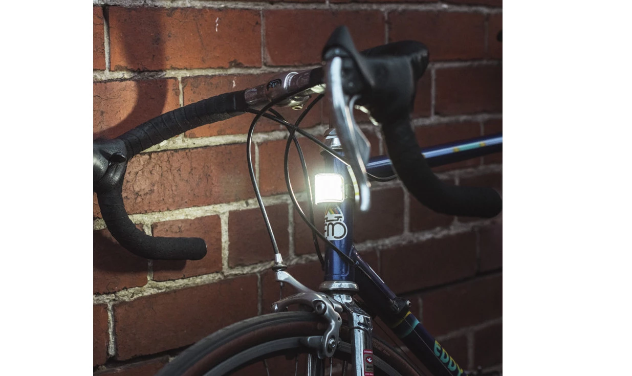 Feux Vélo Avant Et Arrière Knog Lil' Cobber 110 Et 50 Lumens 4 Feux Vélo Avant Et Arrière Knog Lil' Cobber 110 Et 50 Lumens – Image 4